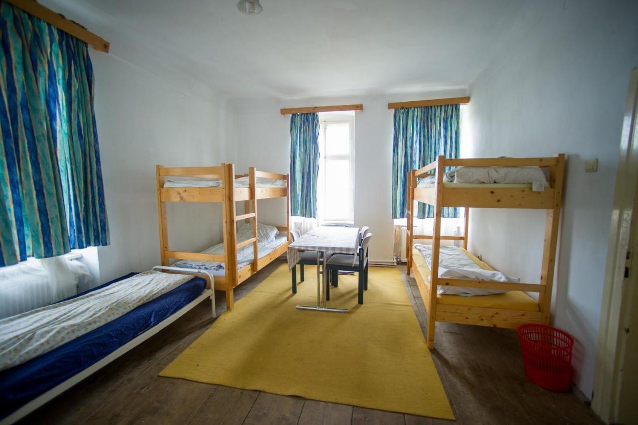 Kinderuni Bekokten Barcut Esterno foto